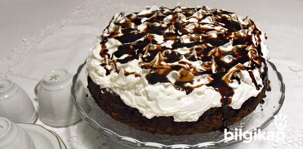 Hurmalı pasta Tarifi  Tarifler Yaş Pasta Tarifleri